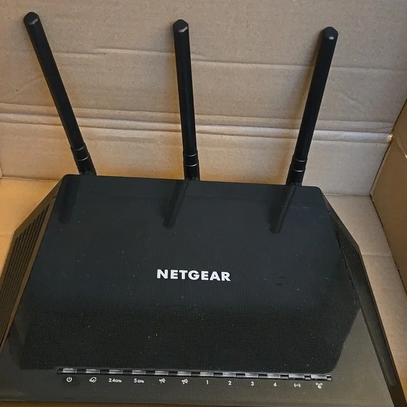 NETGEAR AC1750 Smart WiFi Router - Picture 4 of 14